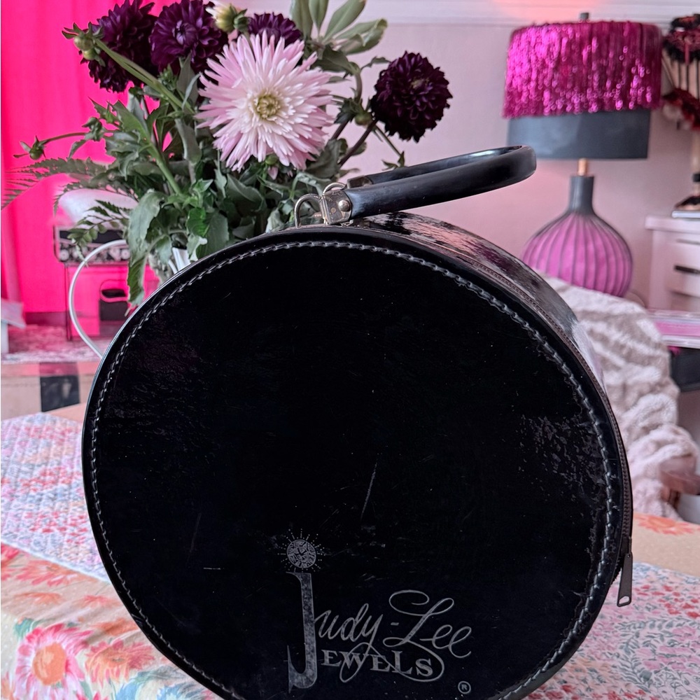 Vintage Judy Lee Jewels Shiny Black Vinyl Jewelry / Hat Box / Travel Handle Bag